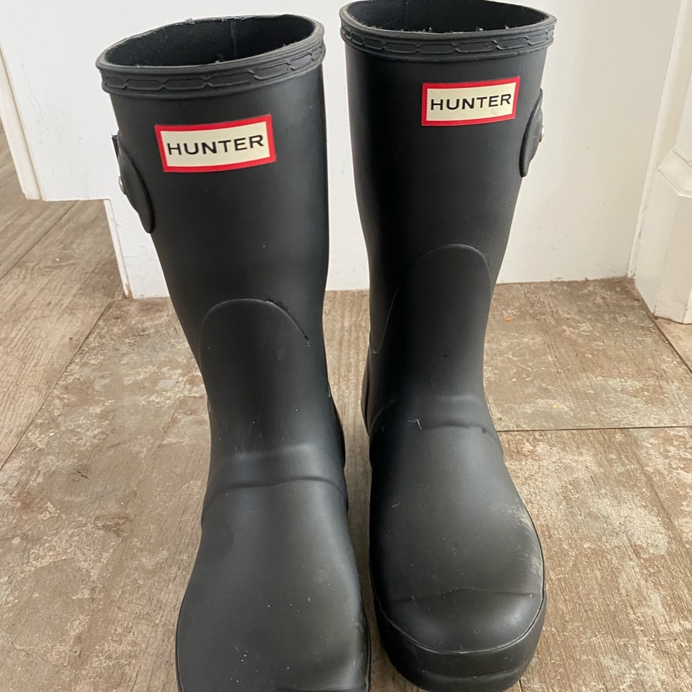 Hunter mid calf rain boots in black